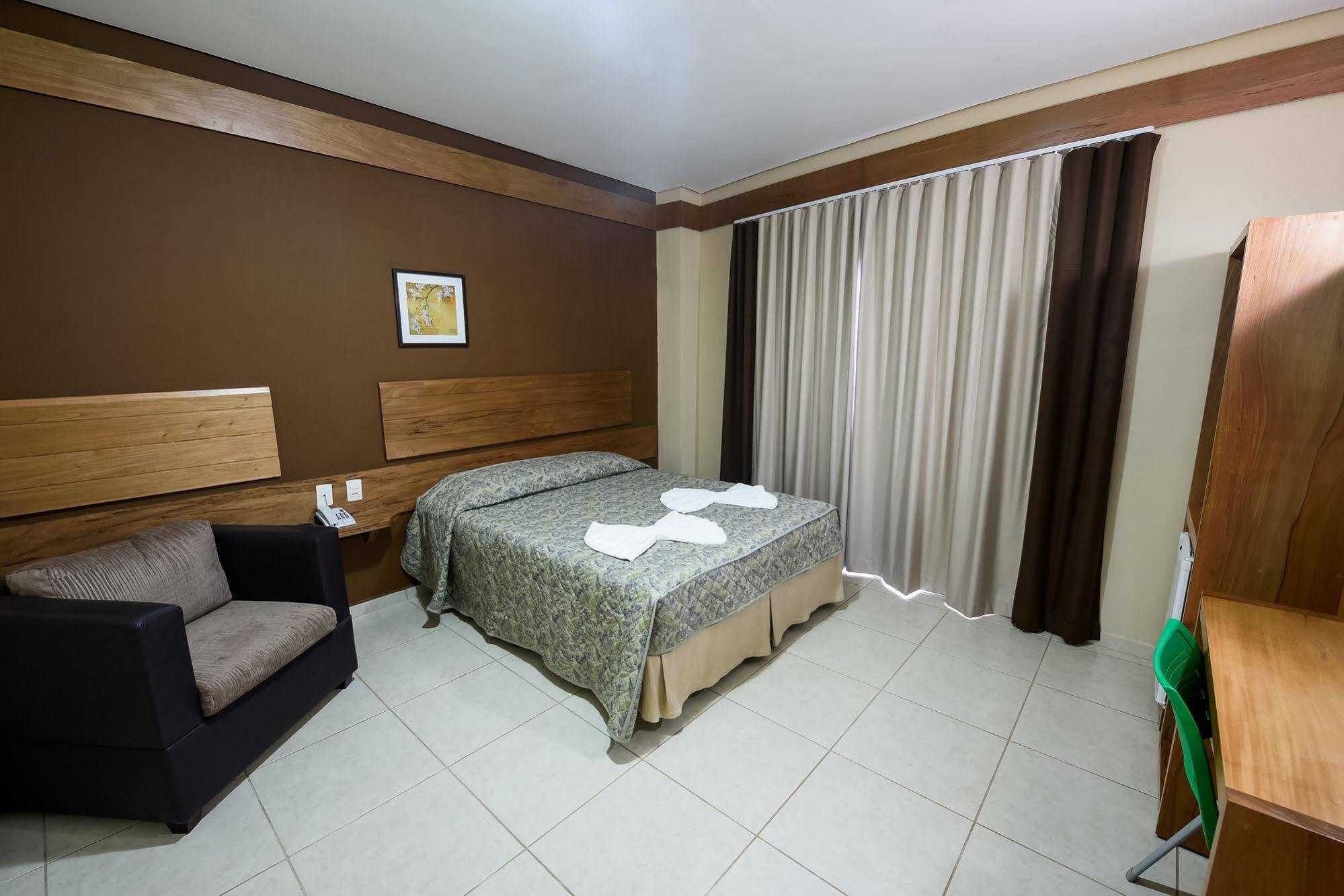 Prisma Plaza Hotel เตาบาแต ภายนอก รูปภาพ